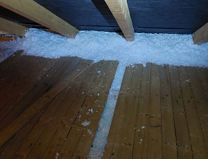 Zateplení trámového stropu pomocí foukané izolace